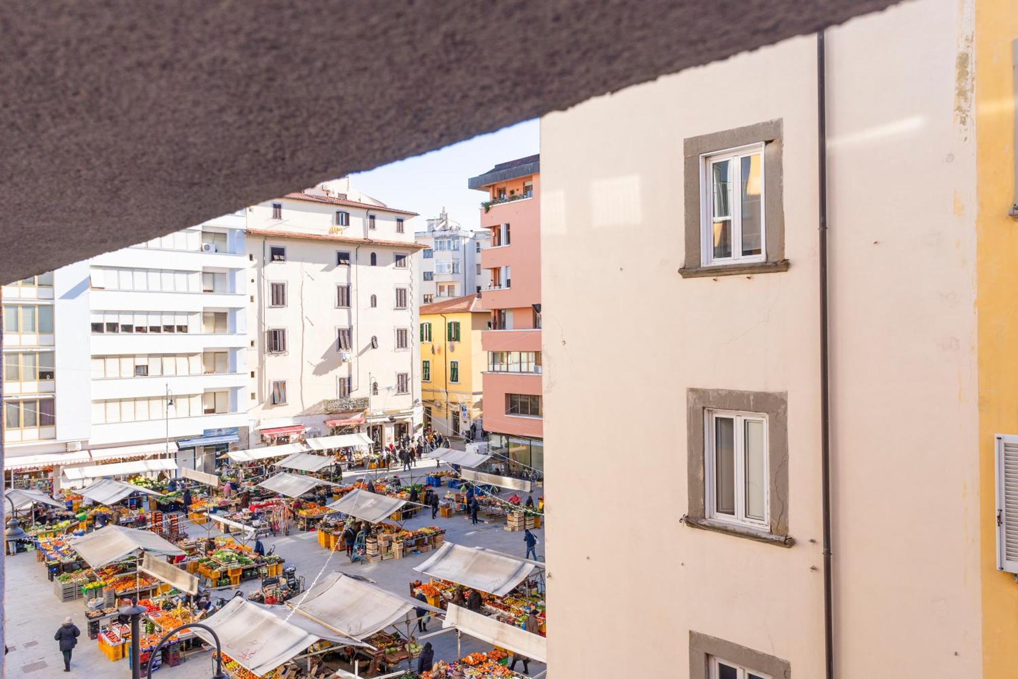 Piazza Cavallotti & Mercato Centrale Apartment! Livorno Buitenkant foto
